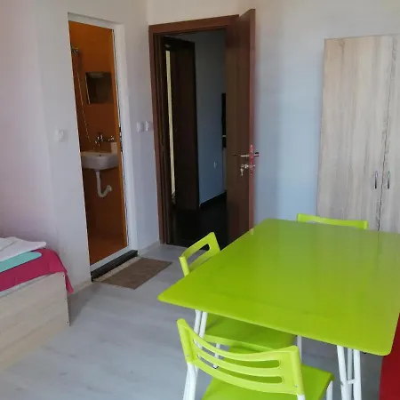 Pomorini بيت ضيافة